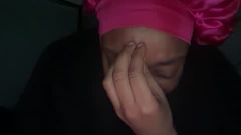 Snapshot of delightfuldark chatting on 10-24-25, 05:09 delightfuldark online show from 10-24-25, 05:09