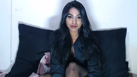 Snapshot of delilah_blazee chatting on 01-26-25, 06:16 Delilah Blaze online show from 01-26-25, 06:16