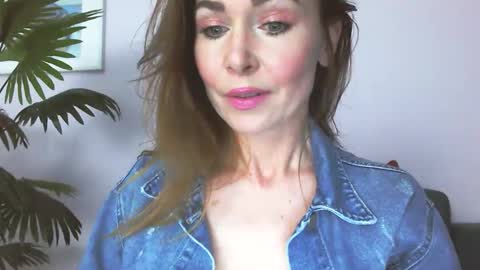 Snapshot of delilah_sweet chatting on 05-25-26, 03:29 delilah_sweet online show from 05-25-26, 03:29