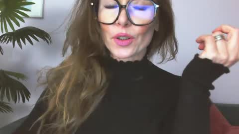 Snapshot of delilah_sweet chatting on 06-16-26, 02:41 delilah_sweet online show from 06-16-26, 02:41