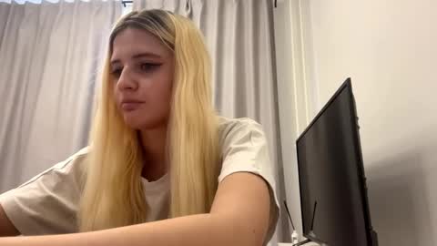 Snapshot of delindaferebee chatting on 05-24-26, 01:05 Amelia online show from 05-24-26, 01:05