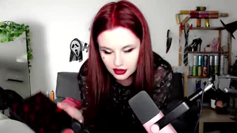 dellacrush_ online show from 10-18-25, 05:25