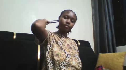 dellarine517299 online show from 10-10-25, 04:28