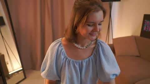 Hi my name is Sari nice to see you in my Room online show from 06-02-26, 06:48