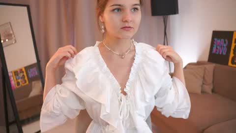 Hi my name is Sari nice to see you in my Room online show from 06-10-26, 04:12