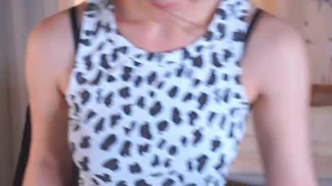 Hi my name is Sari nice to see you in my Room online show from 06-23-26, 05:16