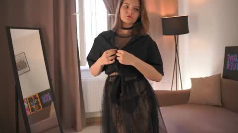 Hi my name is Sari nice to see you in my Room online show from 07-24-26, 04:10