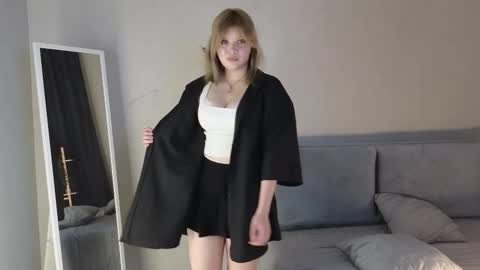 Snapshot of demetricetroike chatting on 12-16-25, 07:08 Maya online show from 12-16-25, 07:08