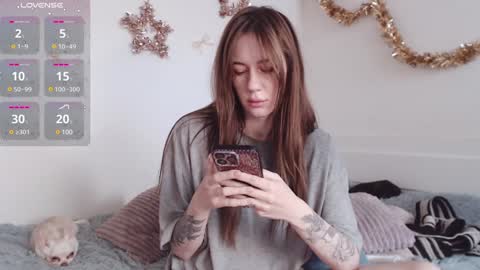 Snapshot of demiamour chatting on 12-10-24, 11:00 Demi. not your babybabebb and other shit online show from 12-10-24, 11:00