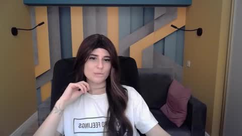 Snapshot of demmyrose chatting on 12-20-25, 10:39 DemmyRose online show from 12-20-25, 10:39