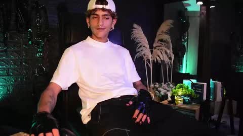 Snapshot of demonkush_ chatting on 10-29-25, 09:05 DemonKush online show from 10-29-25, 09:05