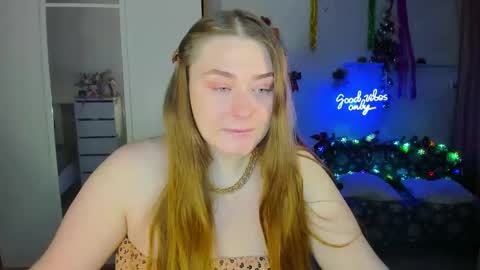 Snapshot of demure_soul chatting on 12-06-24, 04:03 Sophie online show from 12-06-24, 04:03