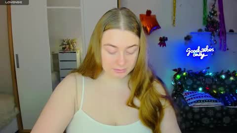 Snapshot of demure_soul chatting on 12-16-24, 05:59 Sophie online show from 12-16-24, 05:59