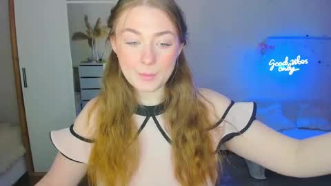Snapshot of demure_soul chatting on 02-07-25, 05:31 Sophie online show from 02-07-25, 05:31