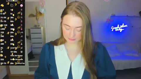 Snapshot of demure_soul chatting on 02-15-25, 02:04 Sophie online show from 02-15-25, 02:04