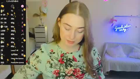 Snapshot of demure_soul chatting on 02-19-25, 09:17 Sophie online show from 02-19-25, 09:17