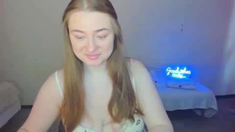 Snapshot of demure_soul chatting on 02-22-25, 05:23 Sophie online show from 02-22-25, 05:23