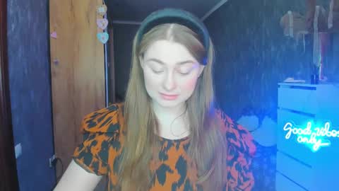 Snapshot of demure_soul chatting on 02-26-25, 06:15 Sophie online show from 02-26-25, 06:15