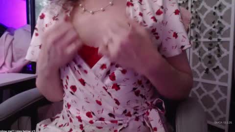 Snapshot of demuredeliah chatting on 10-03-25, 08:28 Deliah online show from 10-03-25, 08:28