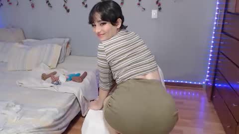 Snapshot of deni_bloom chatting on 12-20-24, 02:30 Denisse    schedule Monday to Friday 1300-1900 mexican time Saturday-maybe it could be a surprise IDEPENDENT MODEL online show from 12-20-24, 02:30