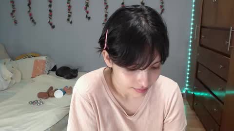 Snapshot of deni_bloom chatting on 01-17-25, 05:21 Denisse    schedule Monday to Friday 1300-1900 mexican time Saturday-maybe it could be a surprise IDEPENDENT MODEL online show from 01-17-25, 05:21
