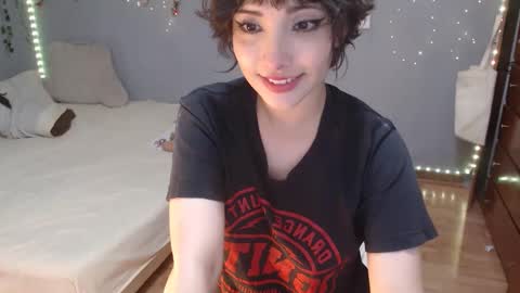 Snapshot of deni_bloom chatting on 02-25-25, 07:20 Denisse    schedule Monday to Friday 1300-1900 mexican time Saturday-maybe it could be a surprise IDEPENDENT MODEL online show from 02-25-25, 07:20