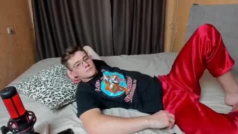 Snapshot of deni_boy99 chatting on 09-16-25, 04:30 Deni online show from 09-16-25, 04:30