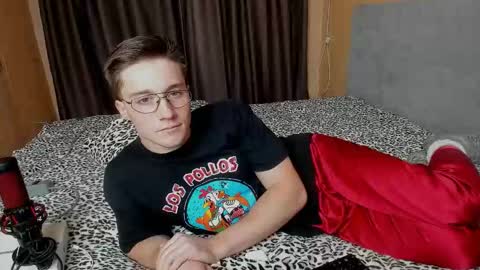 Snapshot of deni_boy99 chatting on 10-25-25, 06:46 Deni online show from 10-25-25, 06:46