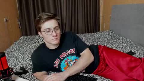 Snapshot of deni_boy99 chatting on 12-21-25, 06:15 Deni online show from 12-21-25, 06:15