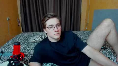 Snapshot of deni_boy99 chatting on 02-08-26, 04:54 Deni online show from 02-08-26, 04:54