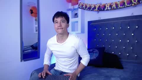 Snapshot of denizer_healer chatting on 10-29-25, 01:02 DENIZER online show from 10-29-25, 01:02