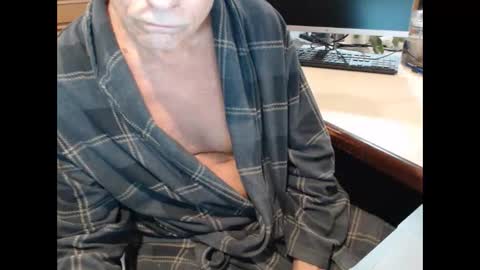 Den  Jet online show from 12-22-25, 10:34
