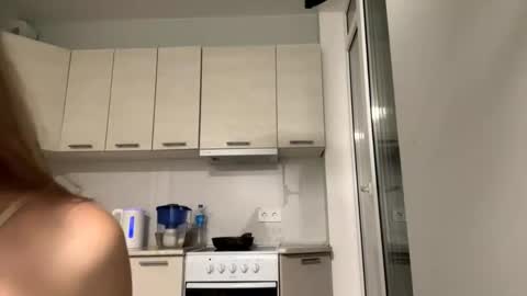 Snapshot of denniskibler chatting on 09-23-25, 04:54 Denni online show from 09-23-25, 04:54