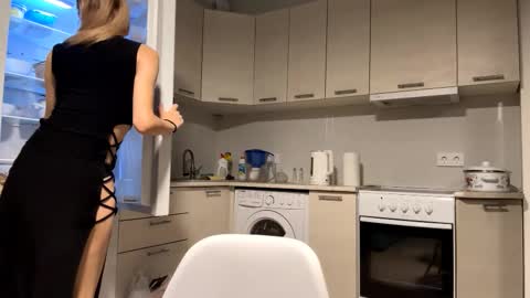 Snapshot of denniskibler chatting on 10-09-25, 05:22 Denni online show from 10-09-25, 05:22