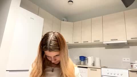 Snapshot of denniskibler chatting on 10-10-25, 05:56 Denni online show from 10-10-25, 05:56