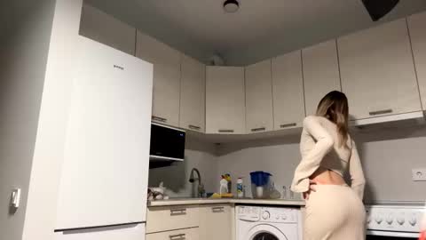 Snapshot of denniskibler chatting on 10-11-25, 03:32 Denni online show from 10-11-25, 03:32