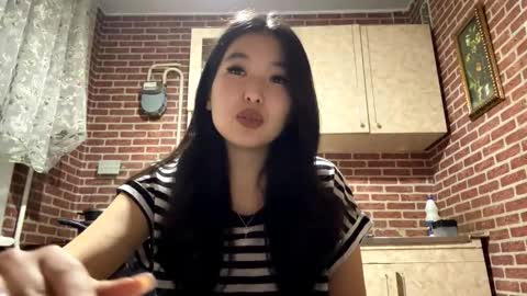 Snapshot of denysebernacchi chatting on 10-29-25, 02:52 Emma online show from 10-29-25, 02:52