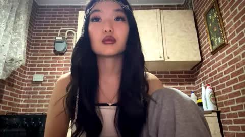 Emma online show from 12-21-25, 02:24