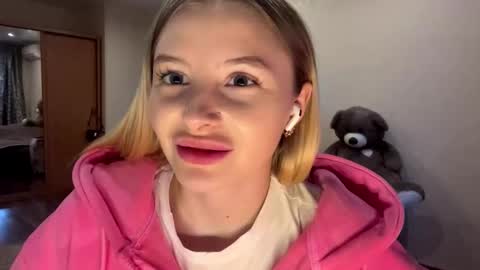 Vi  Victoria online show from 10-14-25, 02:40