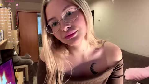 Vi  Victoria online show from 11-15-25, 01:07