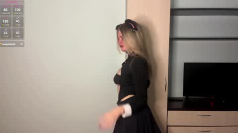 Luna online show from 05-23-26, 04:33