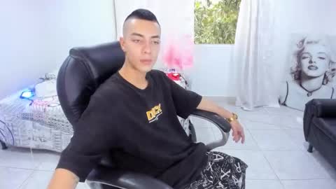 Snapshot of dereck_boy8 chatting on 10-13-25, 09:04 Dereck Boy online show from 10-13-25, 09:04