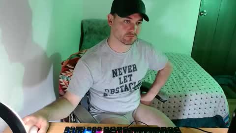 Snapshot of dereck_mills3 chatting on 04-09-26, 02:00 Dereck Mills3 online show from 04-09-26, 02:00