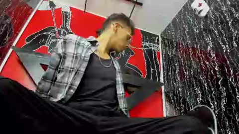 Snapshot of dereck_monroe chatting on 06-26-26, 09:30 Dereck online show from 06-26-26, 09:30