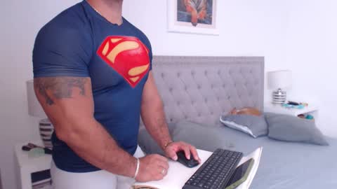 Derek online show from 03-09-26, 01:48