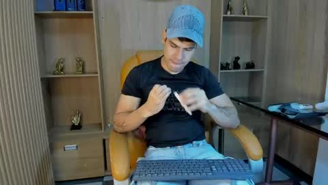 Snapshot of derek_voss chatting on 04-28-26, 11:37 derek_voss online show from 04-28-26, 11:37