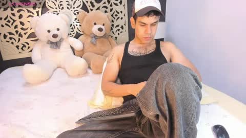 Snapshot of derek_voss chatting on 05-19-26, 12:33 derek_voss online show from 05-19-26, 12:33
