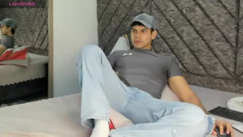 Snapshot of derek_voss chatting on 05-20-26, 12:33 derek_voss online show from 05-20-26, 12:33
