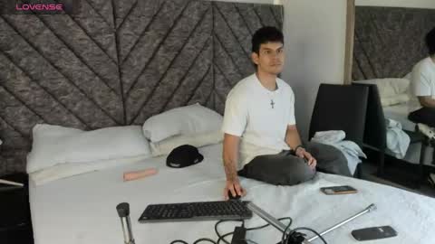 Snapshot of derek_voss chatting on 05-27-26, 12:46 derek_voss online show from 05-27-26, 12:46