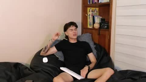 Derek online show from 06-07-26, 12:48